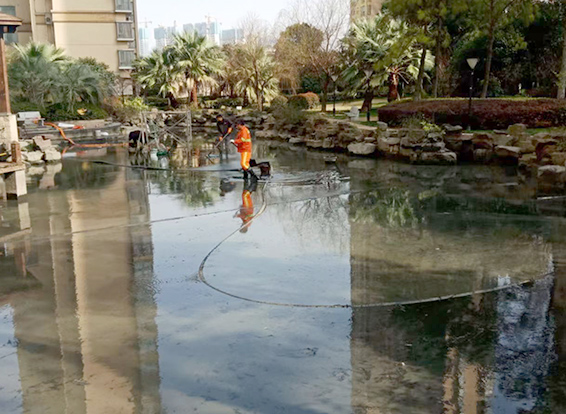 吉木乃景观池淤泥清理